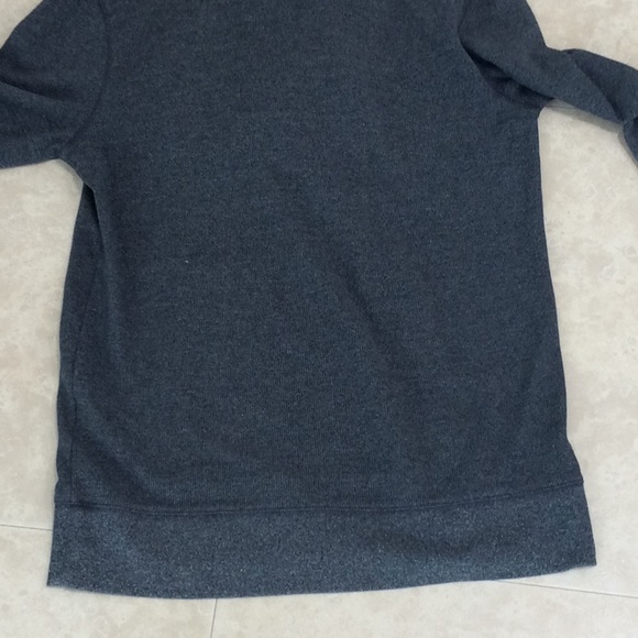 - Gray Hoodie sweater - Picture 6 of 7